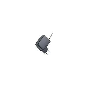 12 V Steckernetzteil mit drei internationalen Adaptern (EU, USA, UK)